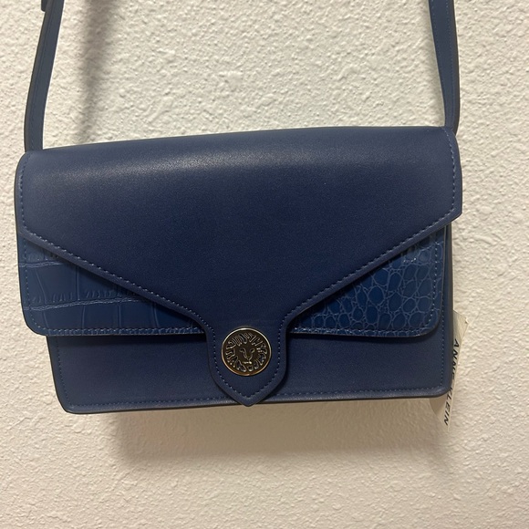Elegant Navy Blue crossbody Anne Klein NWT - Picture 3 of 6